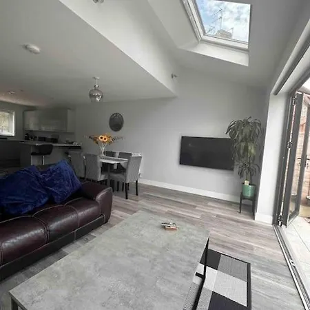 New Build, 3-bed House With Parking.