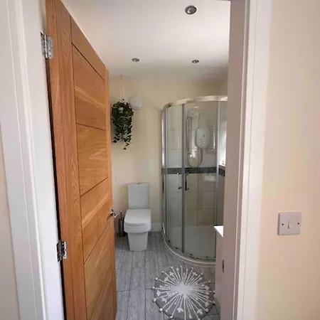 New Build, 3-bed House With Parking. 요크