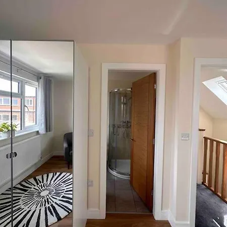 펜션 New Build, 3-bed House With Parking. *